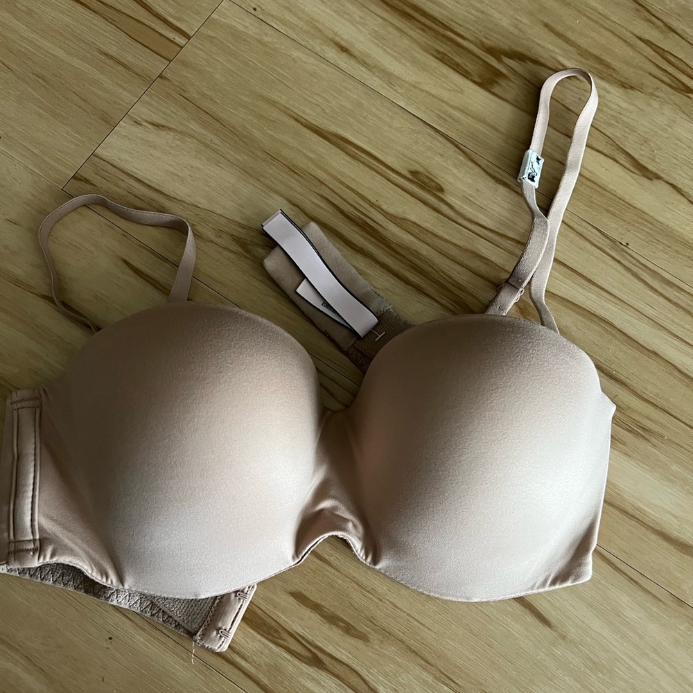 NWT Body by Victoria’s Secret lined nude strapless bra 32D